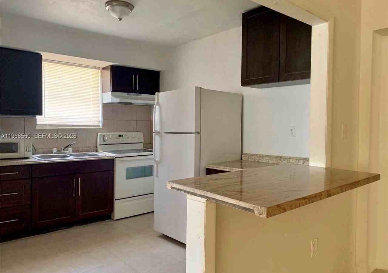 2165 Washington Ave #2165 - Photo 2 of 6