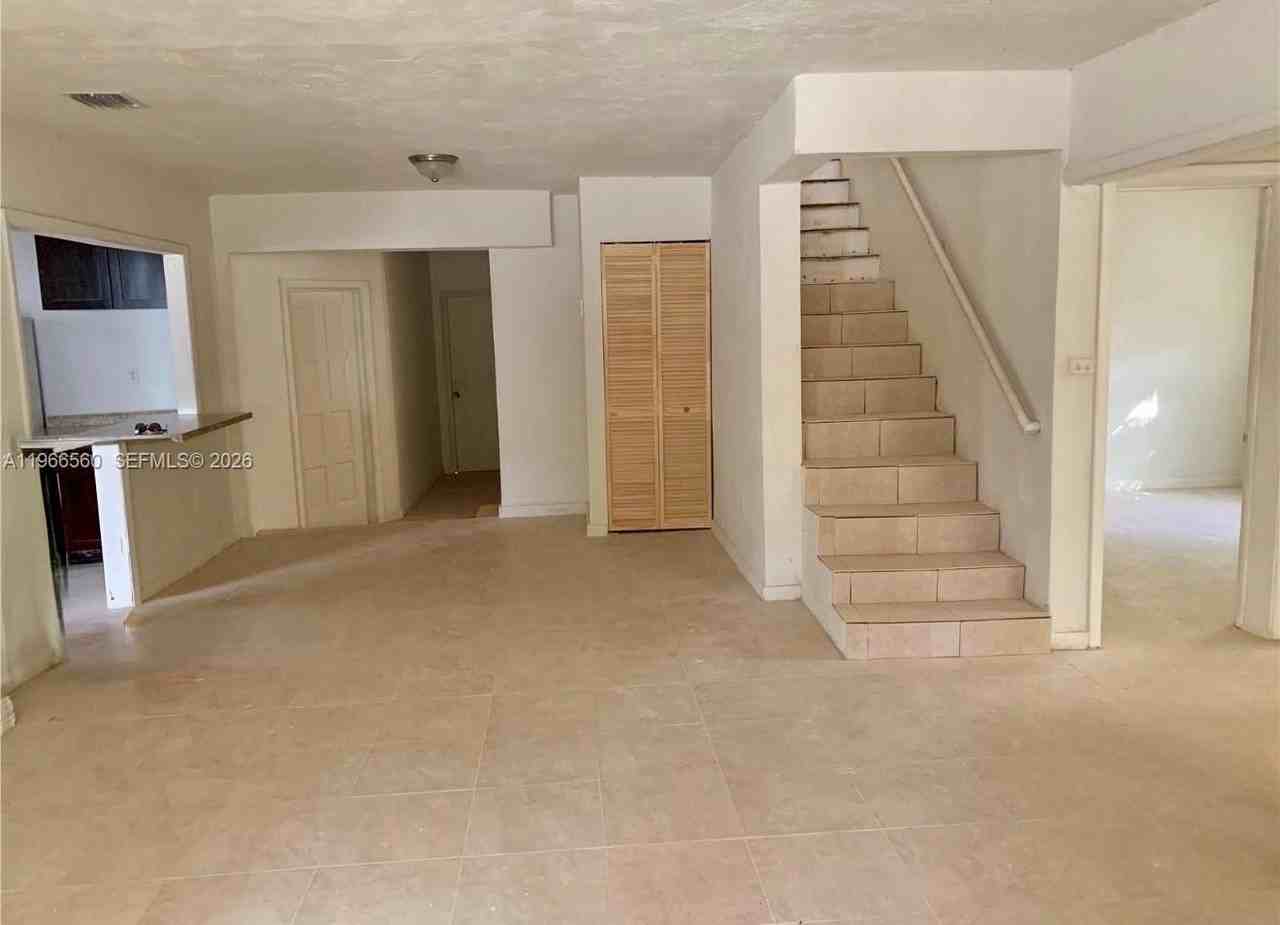 2165 Washington Ave #2165 - Photo 3 of 6