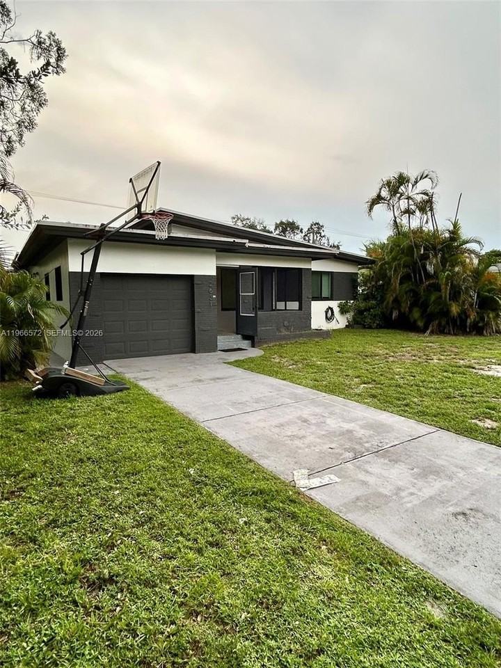 2631 Roosevelt St - Photo 3 of 40