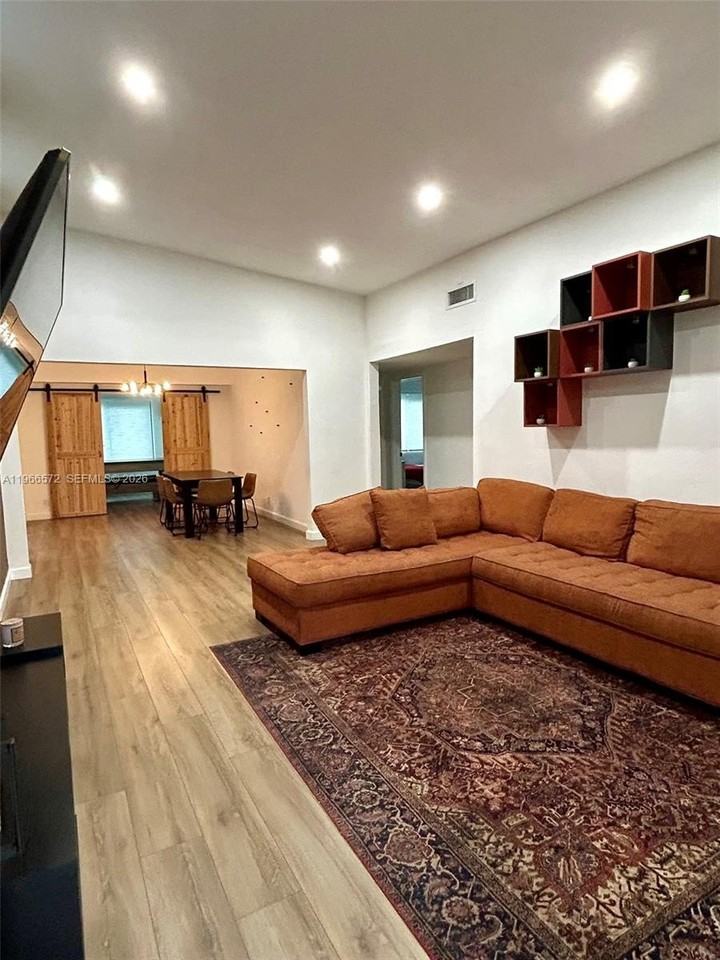 2631 Roosevelt St - Photo 5 of 40