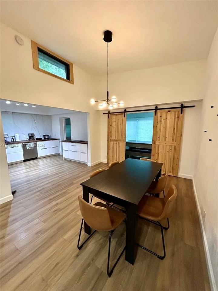 2631 Roosevelt St - Photo 7 of 40