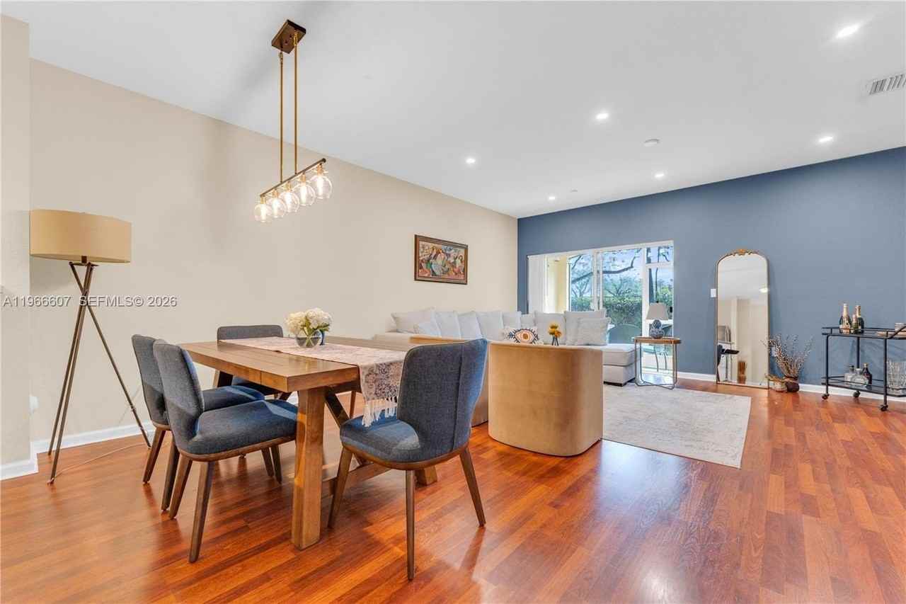 8844 S Isles Cir #0 - Photo 5 of 37