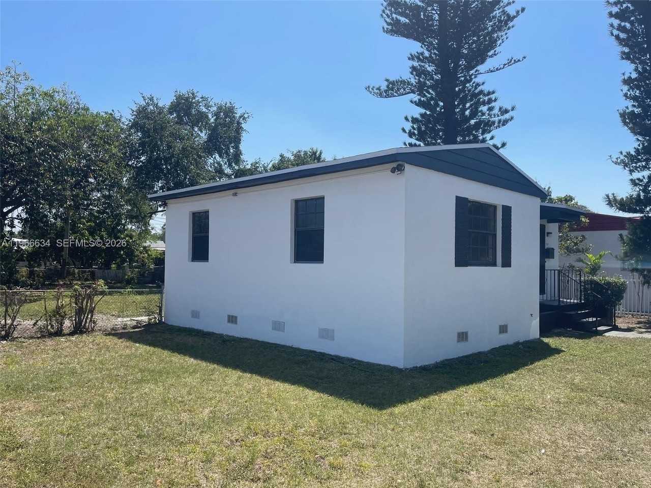 720 Nw 134th St - Photo 2 of 11