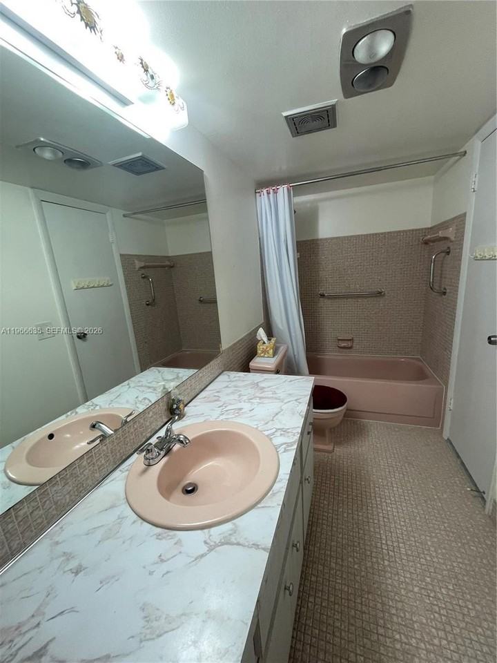 4881 Nw 22nd St #B7 - Photo 5 of 32