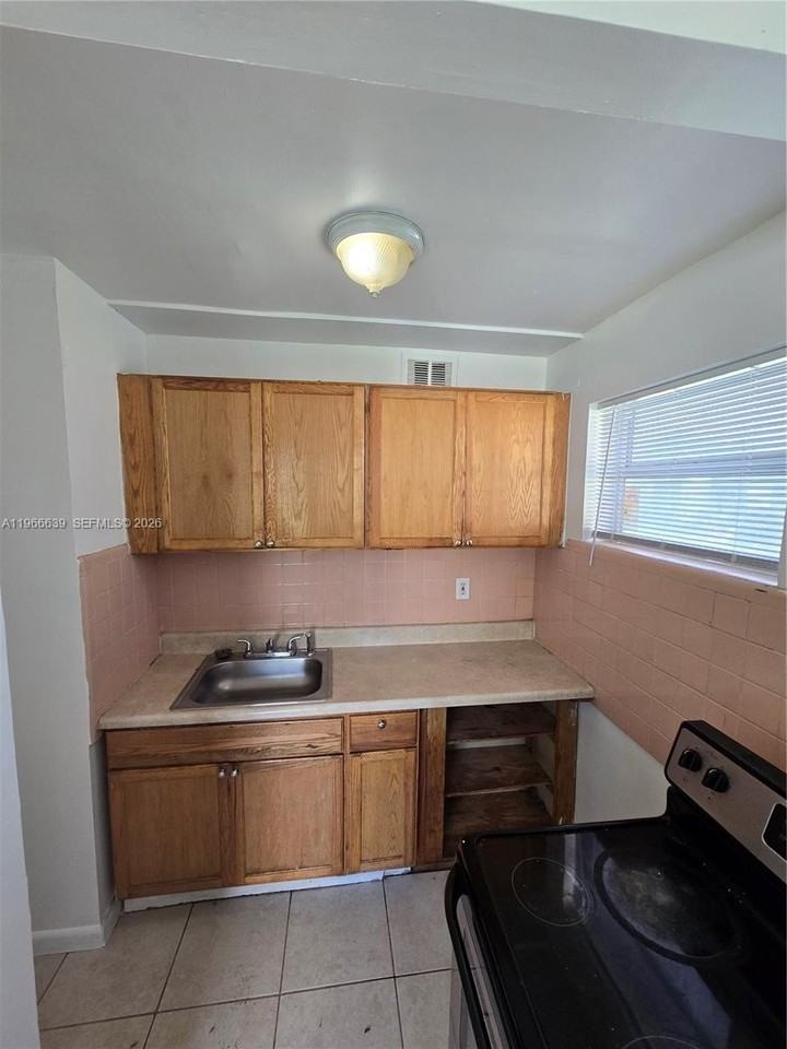 2040 Pierce St #1 - Photo 6 of 8