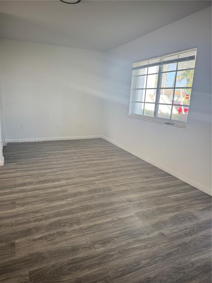 7130 Rue Versailles #3 - Photo 3 of 17