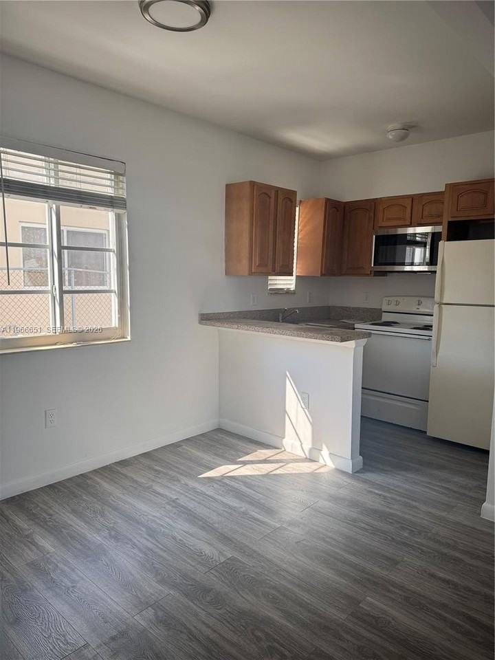 7130 Rue Versailles #3 - Photo 4 of 17