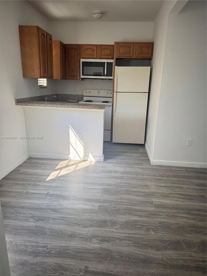 7130 Rue Versailles #3 - Photo 6 of 17