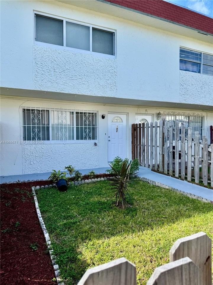 1481 Ne 150th St #102 - Photo 2 of 29