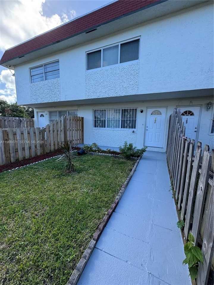 1481 Ne 150th St #102 - Photo 3 of 29