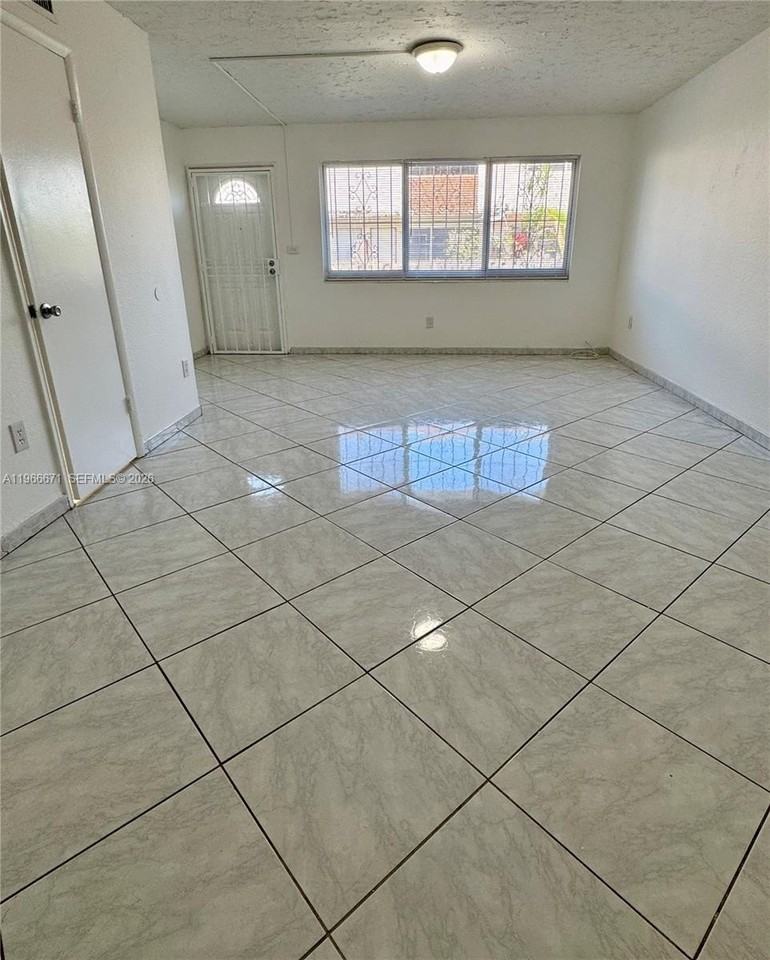 1481 Ne 150th St #102 - Photo 4 of 29