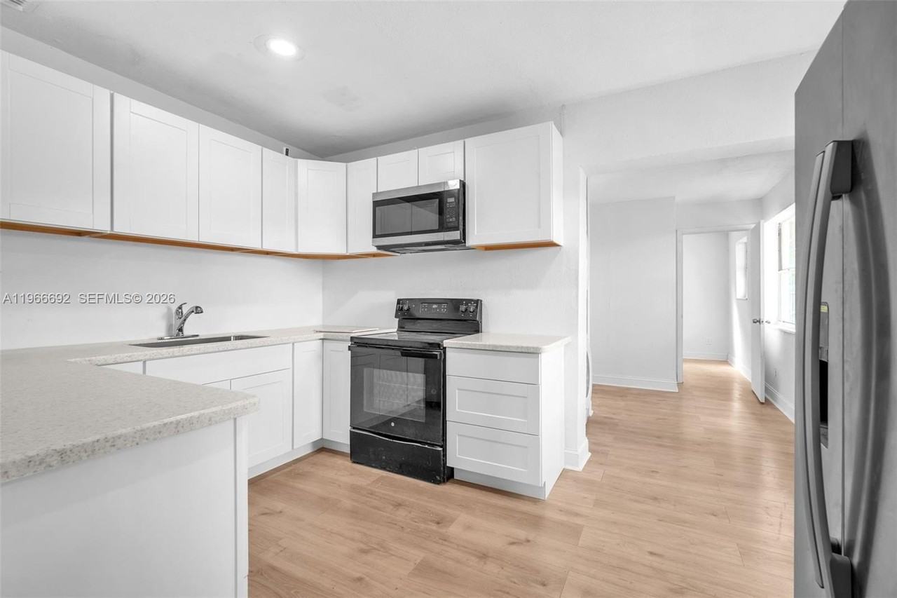 841 Nw 15th Ter #0 - Photo 4 of 34