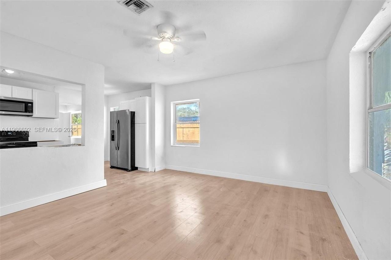 841 Nw 15th Ter #0 - Photo 5 of 34