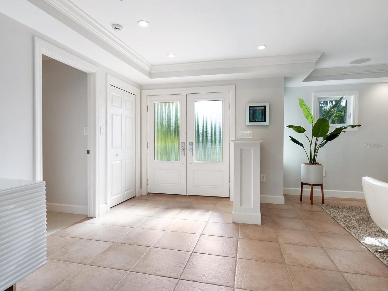 606 Owl Way - Photo 2 of 44