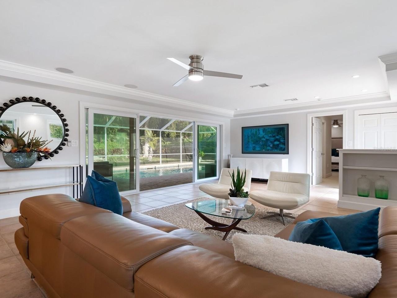 606 Owl Way - Photo 5 of 44