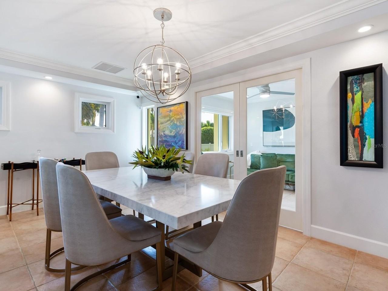 606 Owl Way - Photo 6 of 44