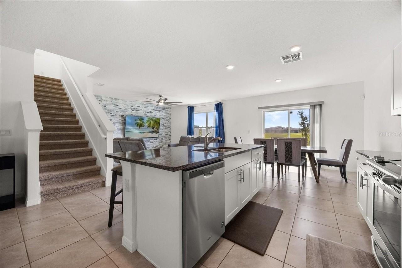 1467 Riverboat Dr - Photo 6 of 37