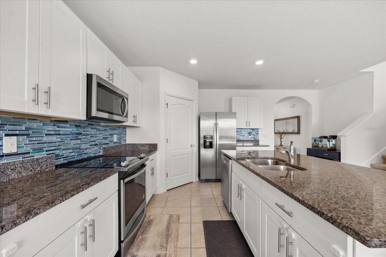 1467 Riverboat Dr - Photo 7 of 37