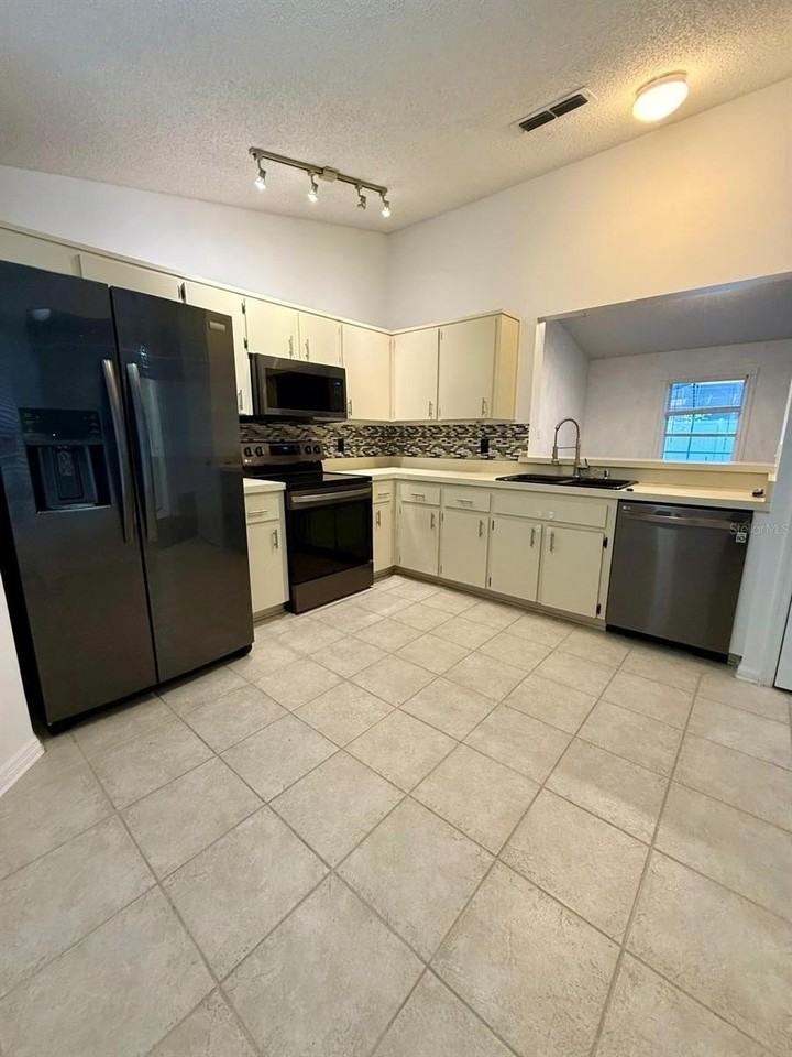 8143 Chelsworth Dr - Photo 5 of 27