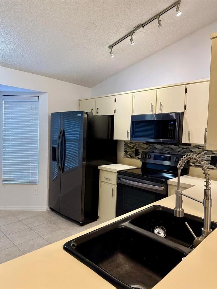 8143 Chelsworth Dr - Photo 7 of 27