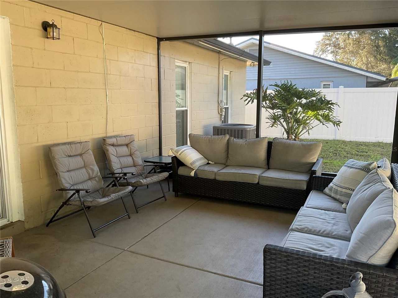 4403 Willowrun Ln - Photo 2 of 19