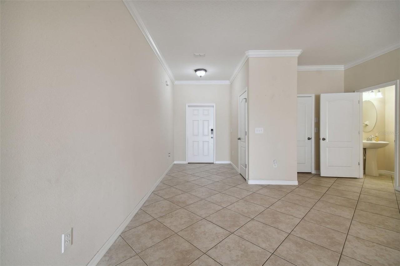 11981 Greengate Dr - Photo 4 of 43