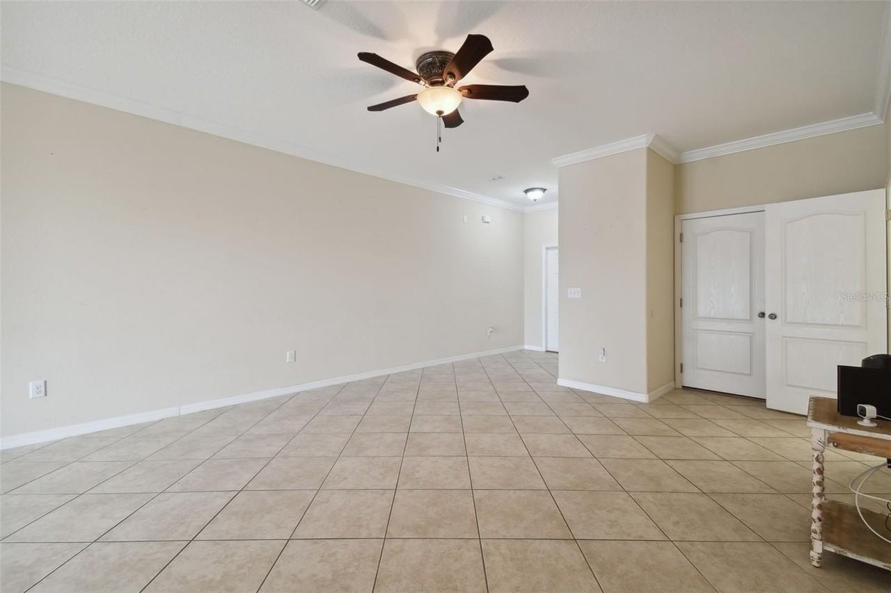 11981 Greengate Dr - Photo 5 of 43