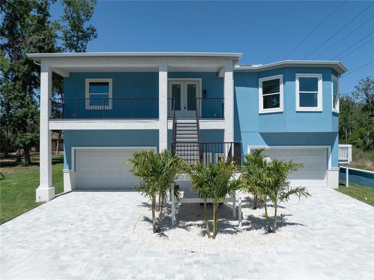 1033 Hammock Cir - Photo 2 of 32