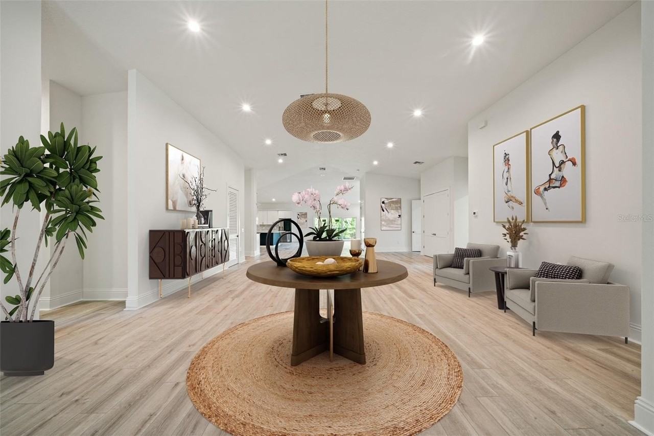 1033 Hammock Cir - Photo 4 of 32