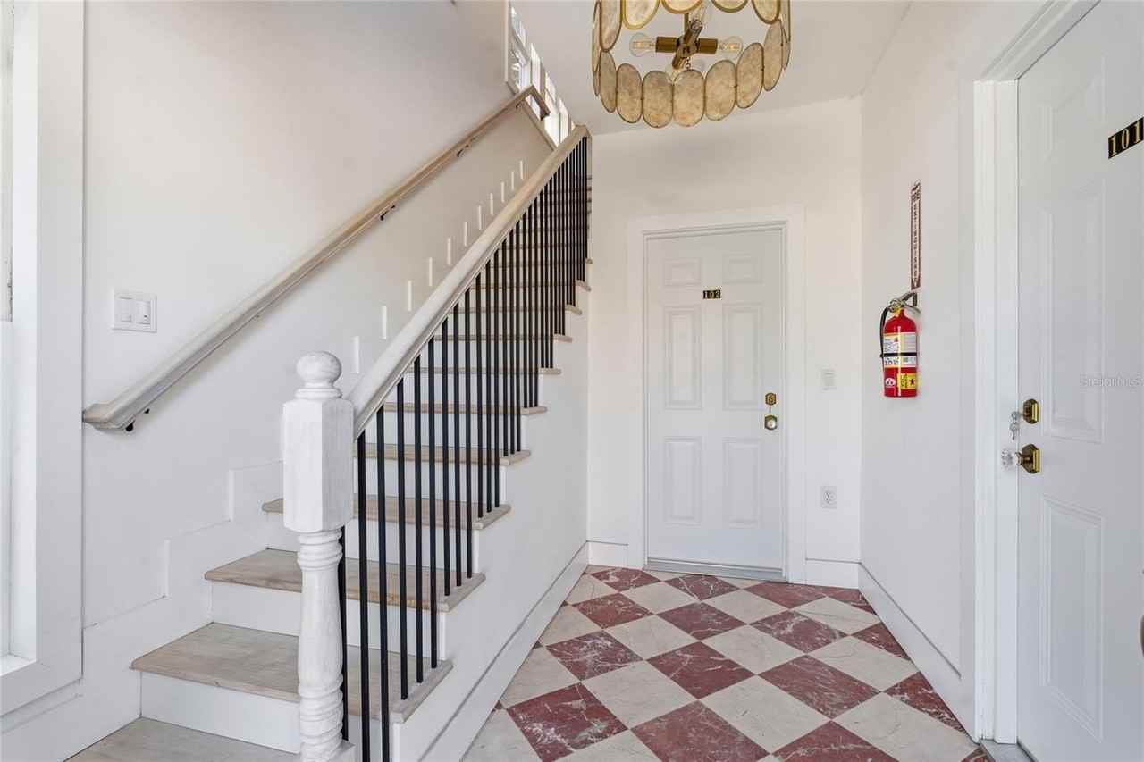 326 6th Ave N #102 - Photo 3 of 17