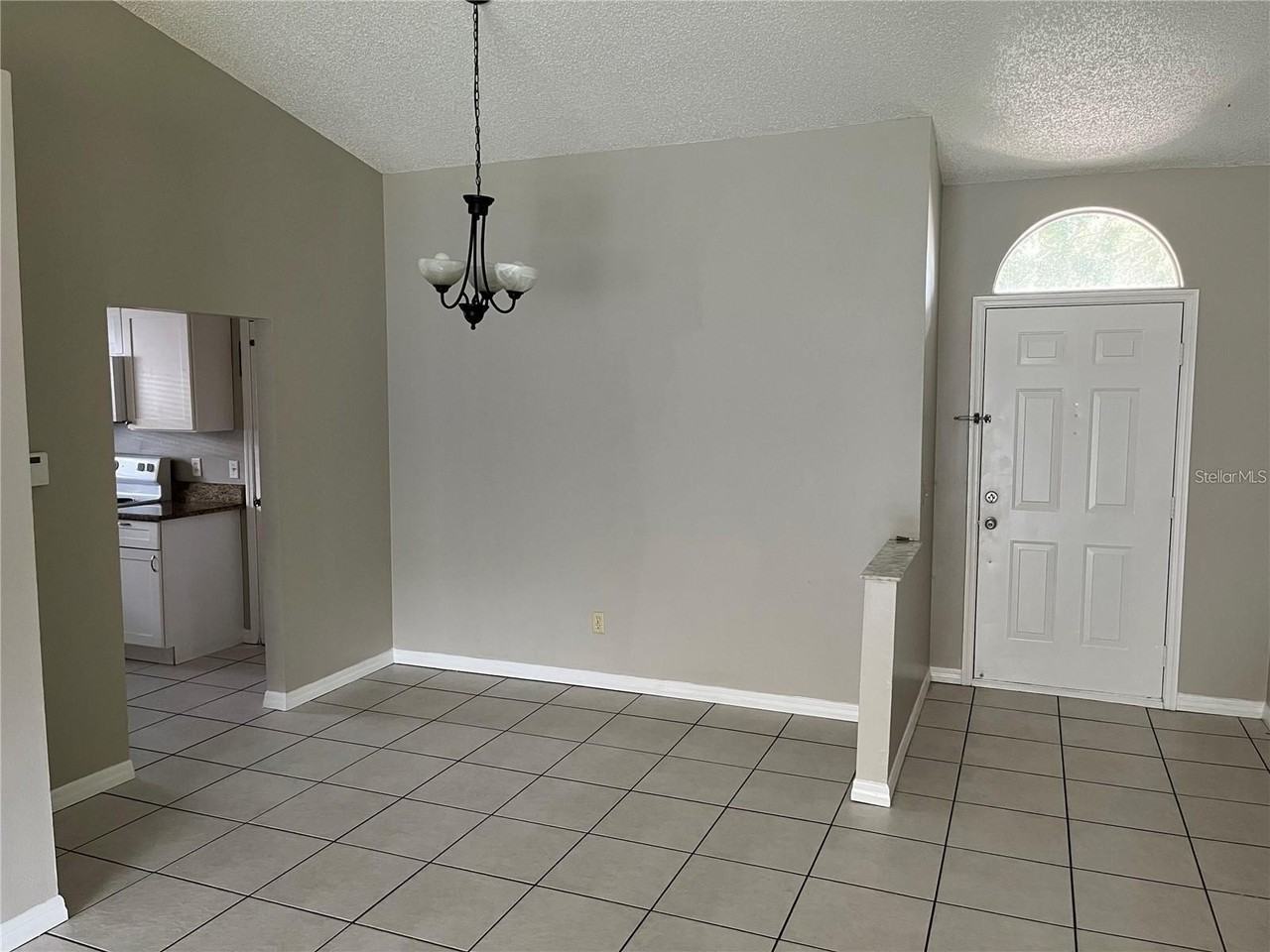 1465 Tiverton Dr - Photo 3 of 8