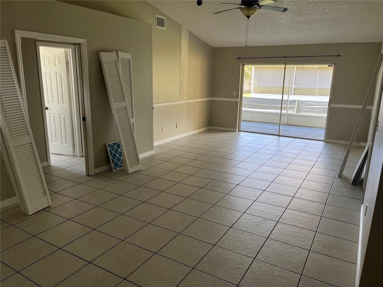 1465 Tiverton Dr - Photo 4 of 8