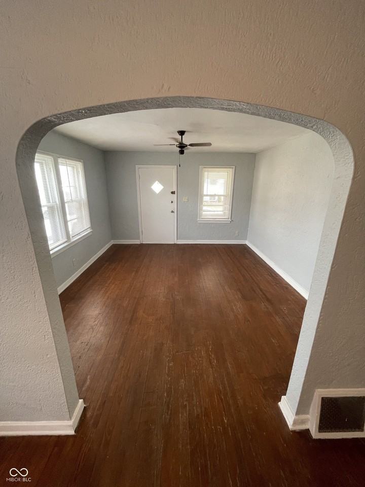 5324 Winthrop Ave - Photo 3 of 14