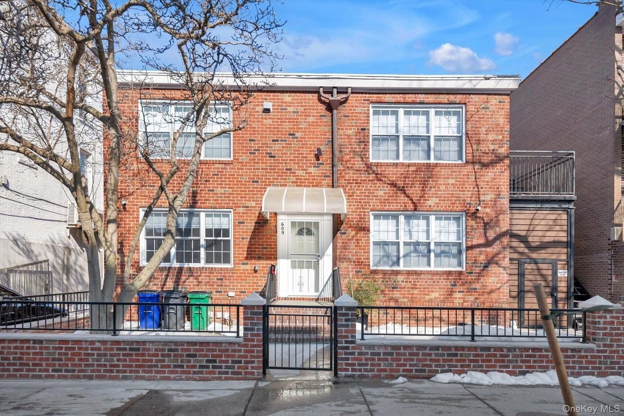 609 Ovington Ave Unit 1 #1