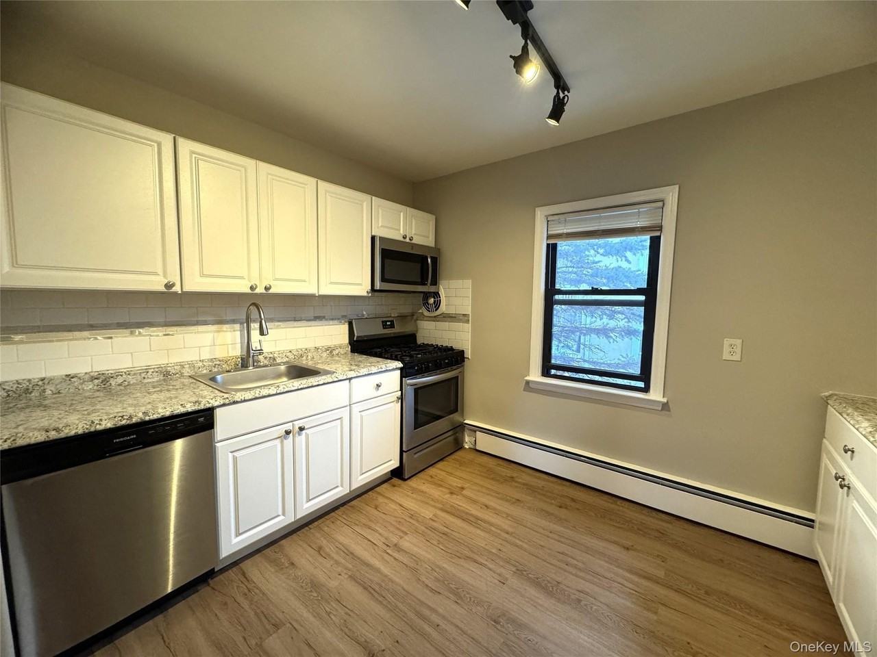 17 Cornelison Ave Apt C-3 #C3 - Photo 3 of 18