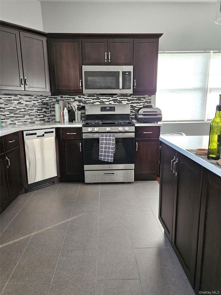 93 Hempstead Ave #205 - Photo 6 of 20