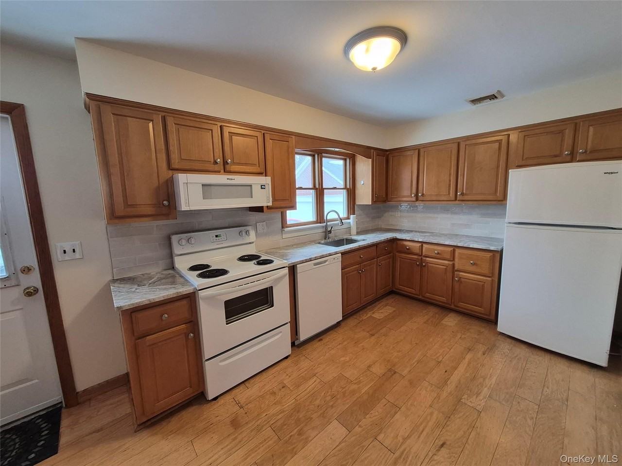 907 1st St - Photo 3 of 12