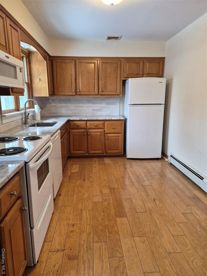 907 1st St - Photo 4 of 12