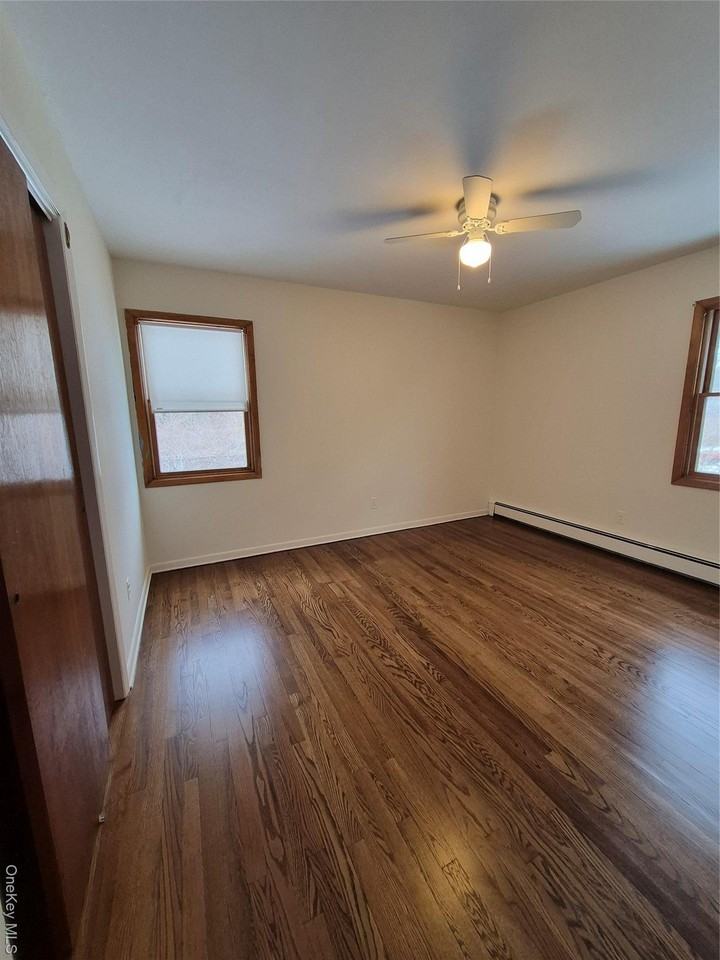 907 1st St - Photo 6 of 12