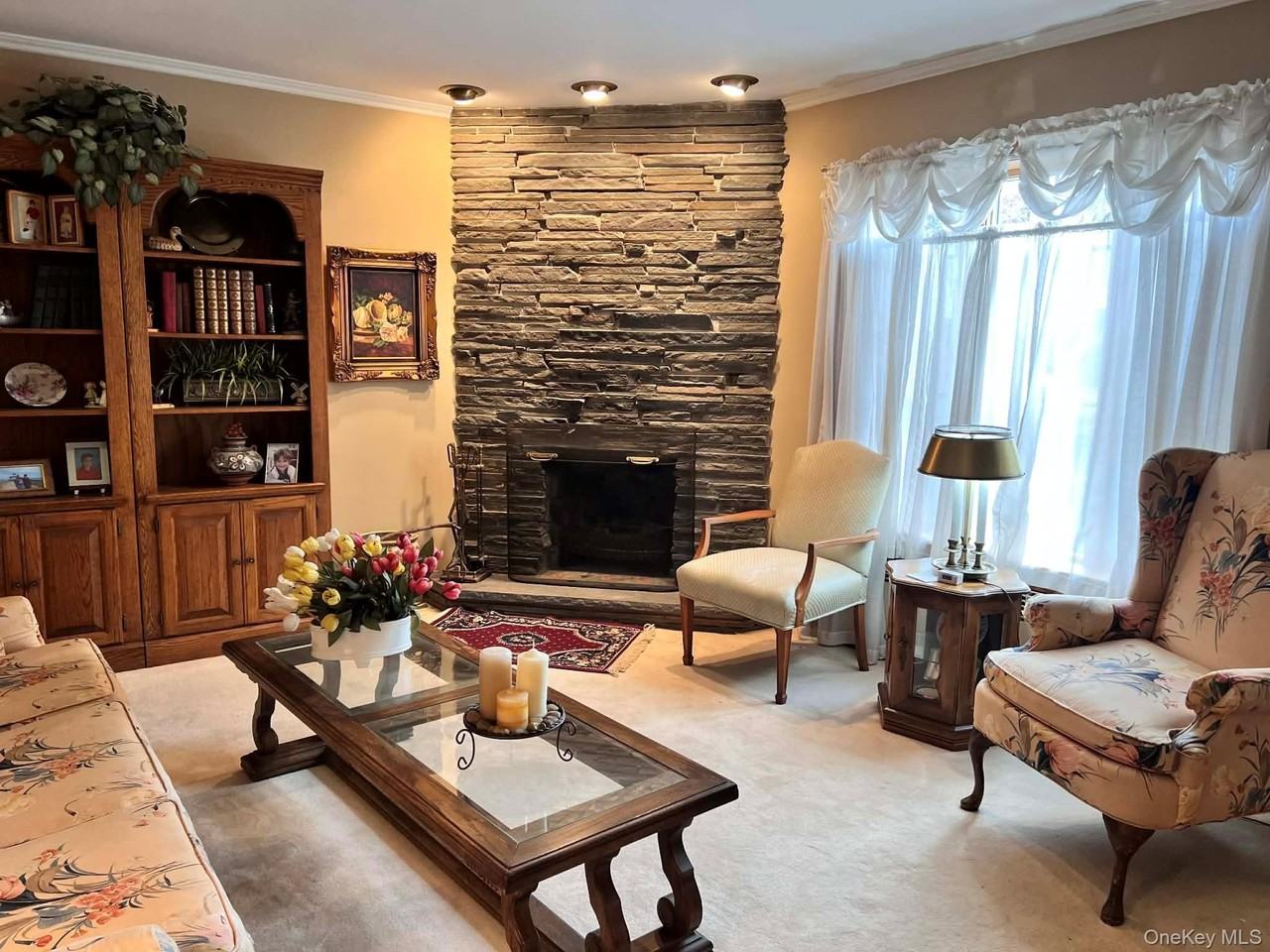 454 Roy St - Photo 3 of 15