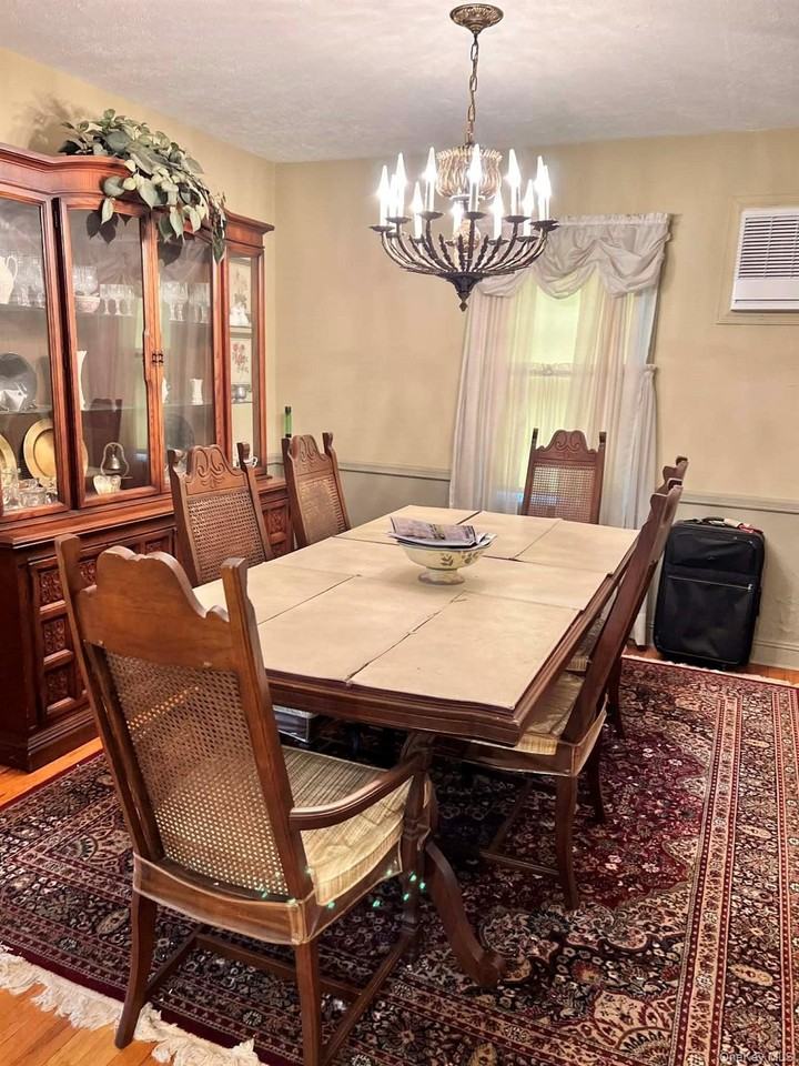 454 Roy St - Photo 4 of 15