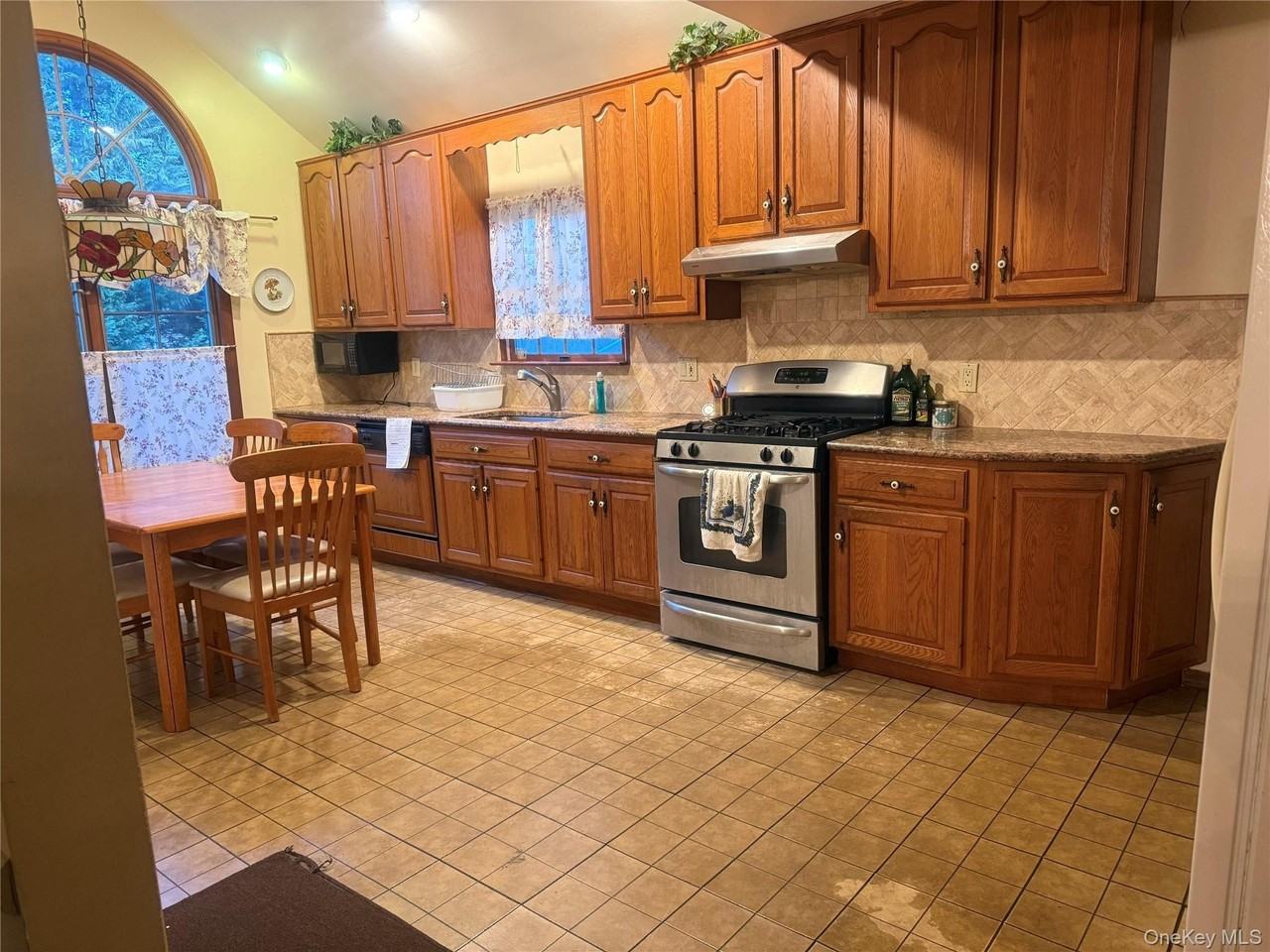 454 Roy St - Photo 5 of 15