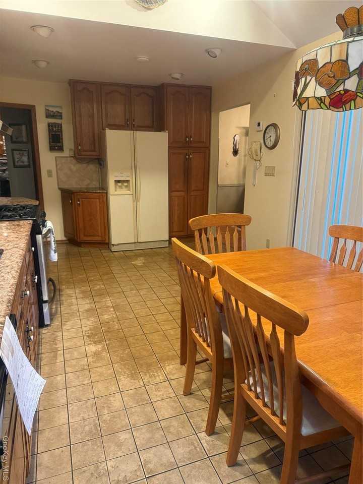 454 Roy St - Photo 6 of 15