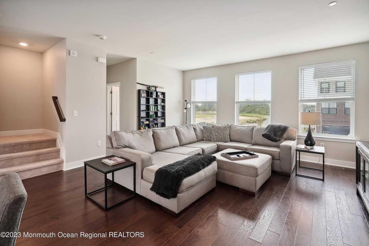 14 Kelly Way - Photo 4 of 29