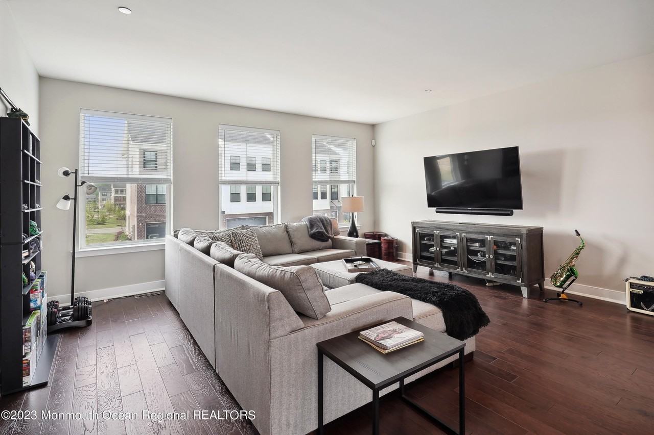 14 Kelly Way - Photo 5 of 29