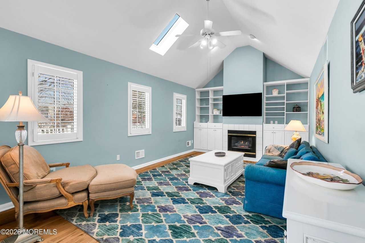 79 Riverdale Ave