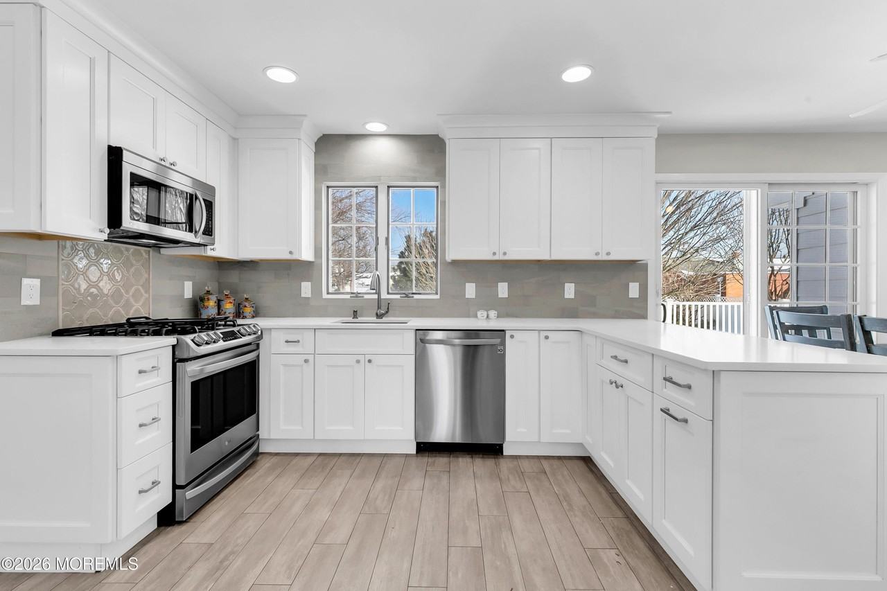 79 Riverdale Ave - Photo 7 of 26