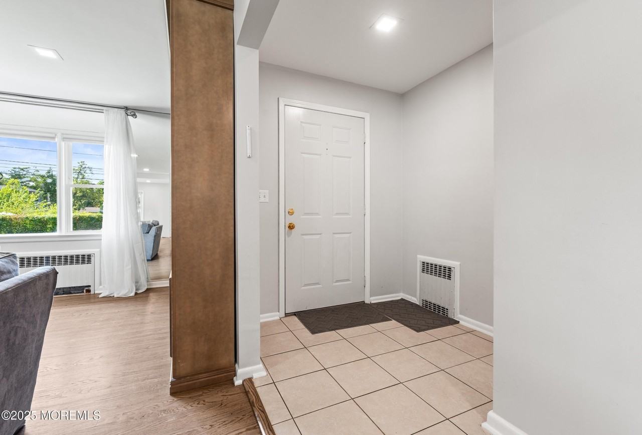 523 Westwood Ave - Photo 4 of 29