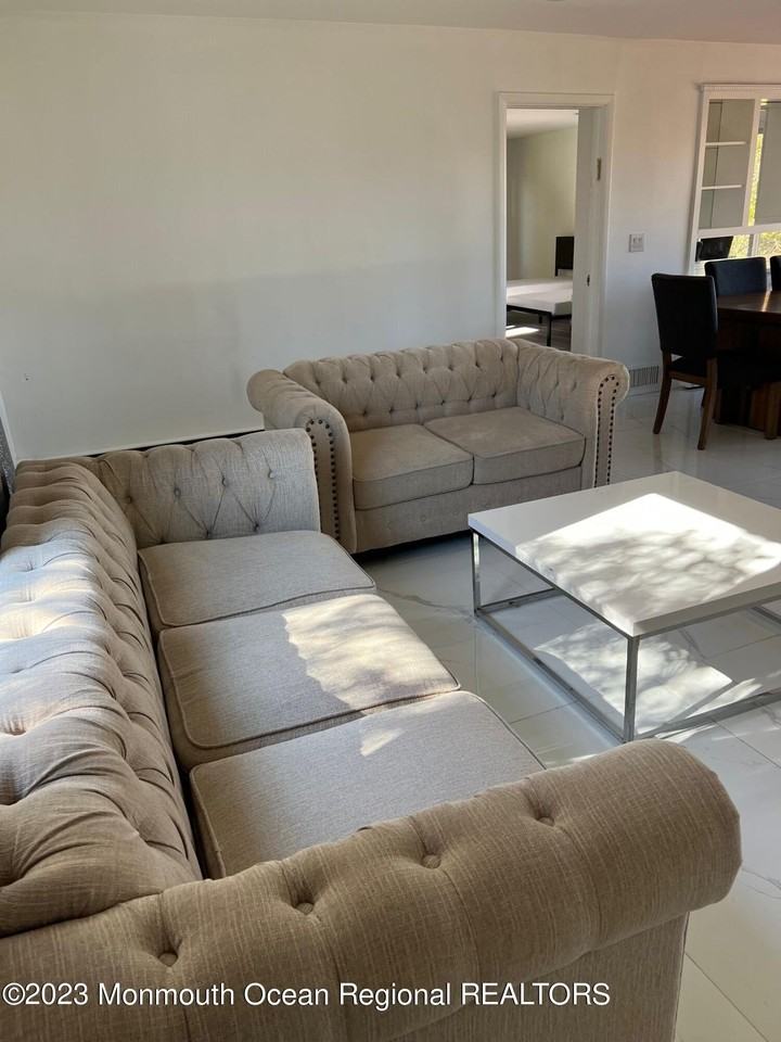 326 Sherman Ave - Photo 3 of 14