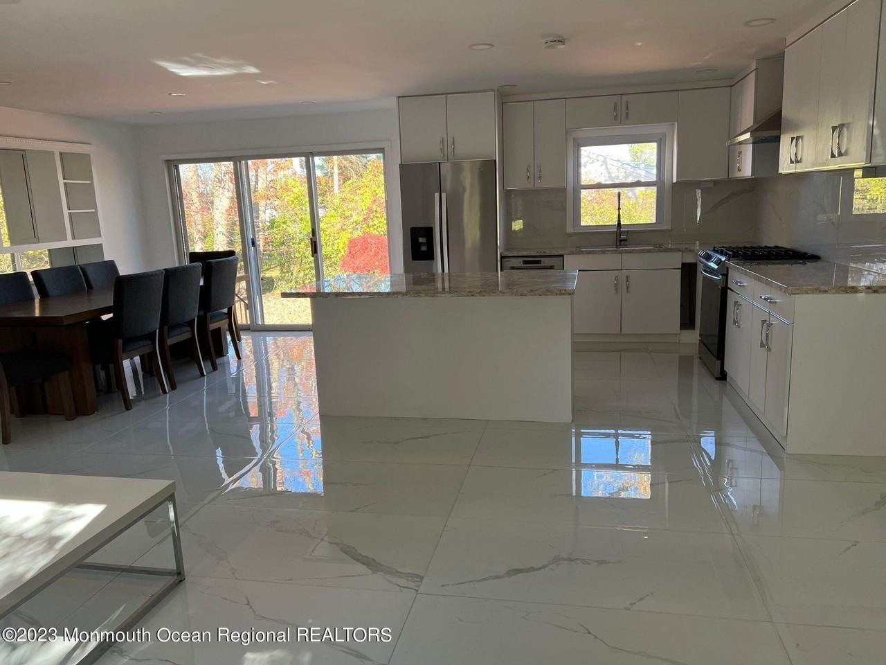 326 Sherman Ave - Photo 4 of 14